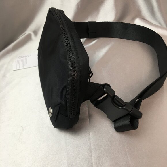 LULULEMON Everywhere Belt Bag in Heritage Jaquard NEW Limited Edition - Picture 3 of 11